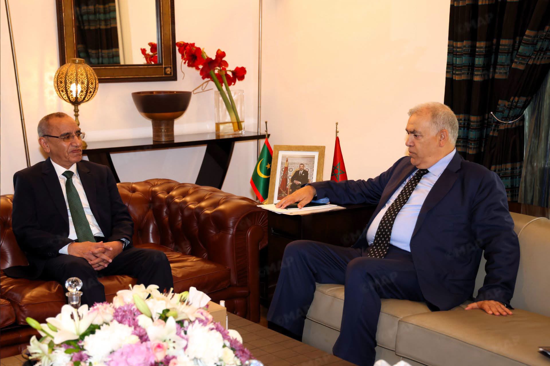 وزير الداخلية المغربي يجري مباحثات بالرباط مع نظيره الموريتاني لتعزيز التعاون الأمني واللامركزي